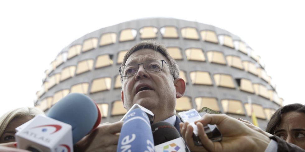 Puig atiende a los medios a las puertas del TC tras presentar el recurso de inconstitucionalidad del Gobierno valenciano el jueves.