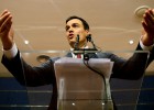 Sánchez elige un equipo moderado para negociaciones difíciles