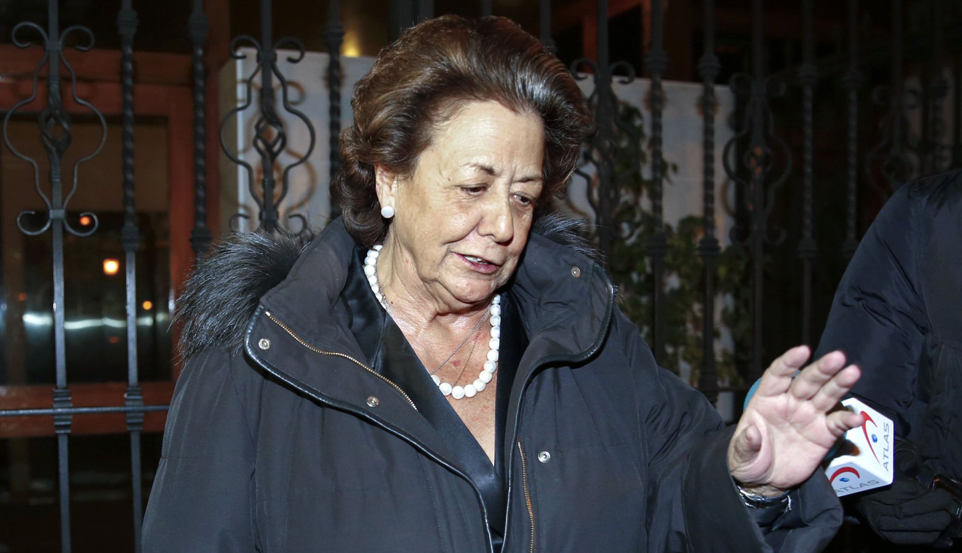 La exalcaldesa y senadora del PP Rita Barberá, este martes a la salida de su domicilio. La exalcaldesa y senadora del PP Rita Barberá, este martes a la salida de su domicilio.