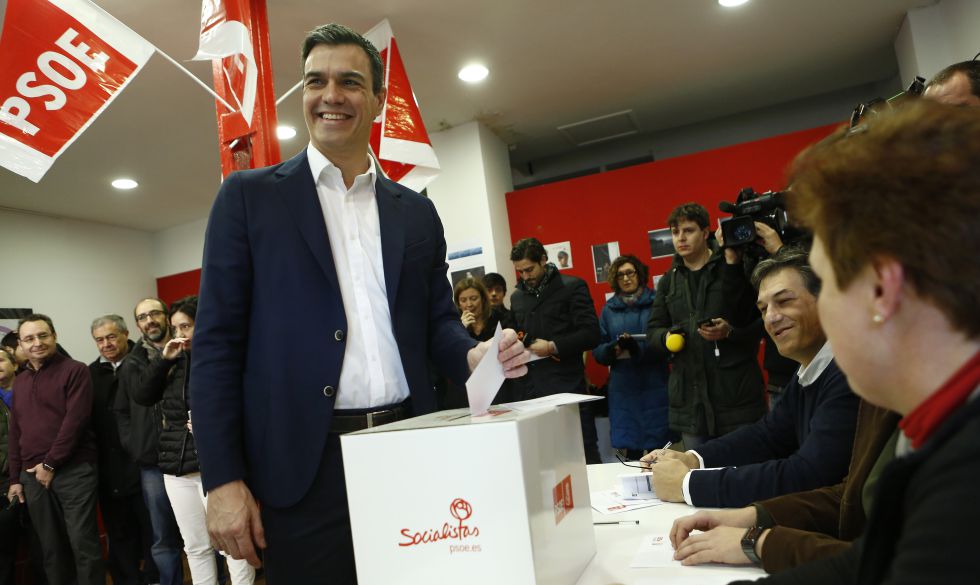 Pedro Sánchez vota este sábado en Pozuelo de Alarcón. 