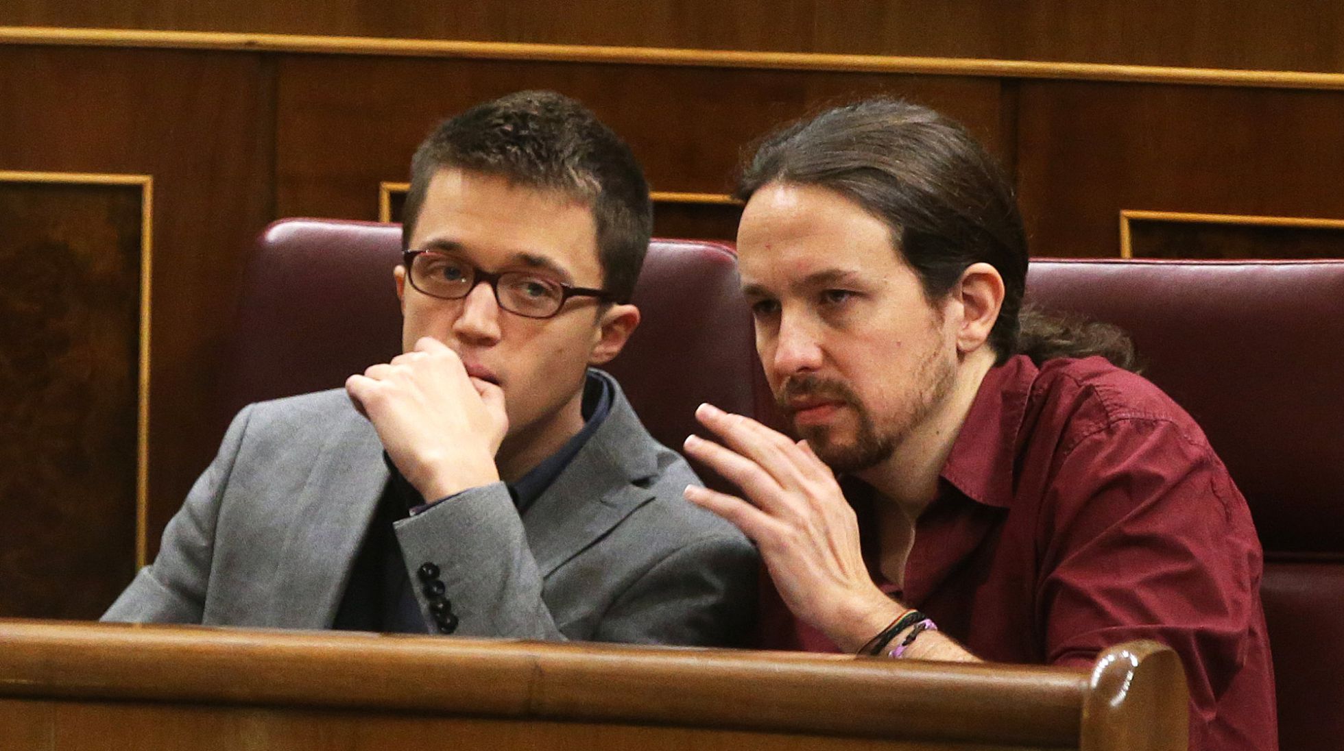 Pablo iglesias e Íñigo Errejón durante la sesión de investidura en el Congreso de los Diputados. Pablo iglesias e Íñigo Errejón durante la sesión de investidura en el Congreso de los Diputados.
