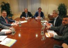 El PSOE y Ciudadanos defienden su pacto ante la patronal El PSOE y Ciudadanos defienden su pacto ante la patronal