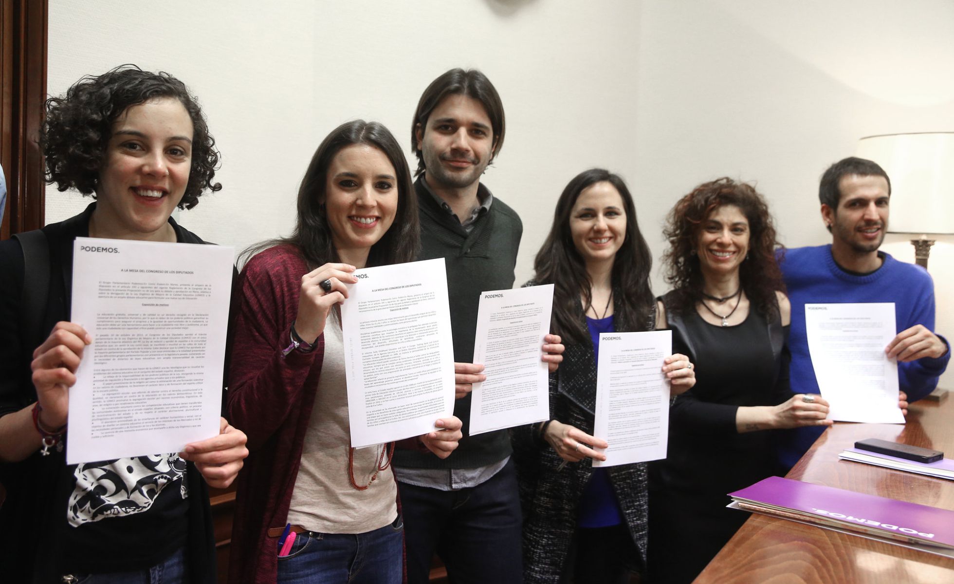 Nagua Alba (a la izquierda), junto a diputados de su partido en una imagen de archivo. Nagua Alba (a la izquierda), junto a diputados de su partido en una imagen de archivo.