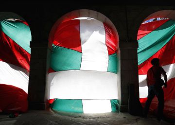Eurovisió retira la ikurriña de la llista de banderes vetades però en prohibeix l’exhibició