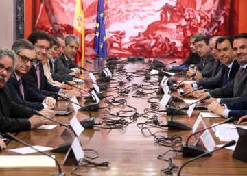 Las negociaciones para bajar el gasto electoral encallan por las ofertas opuestas