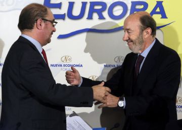 Lambán: “Podemos no quiere pactar, quiere aniquilar al PSOE” Lambán: “Podemos no quiere pactar, quiere aniquilar al PSOE”