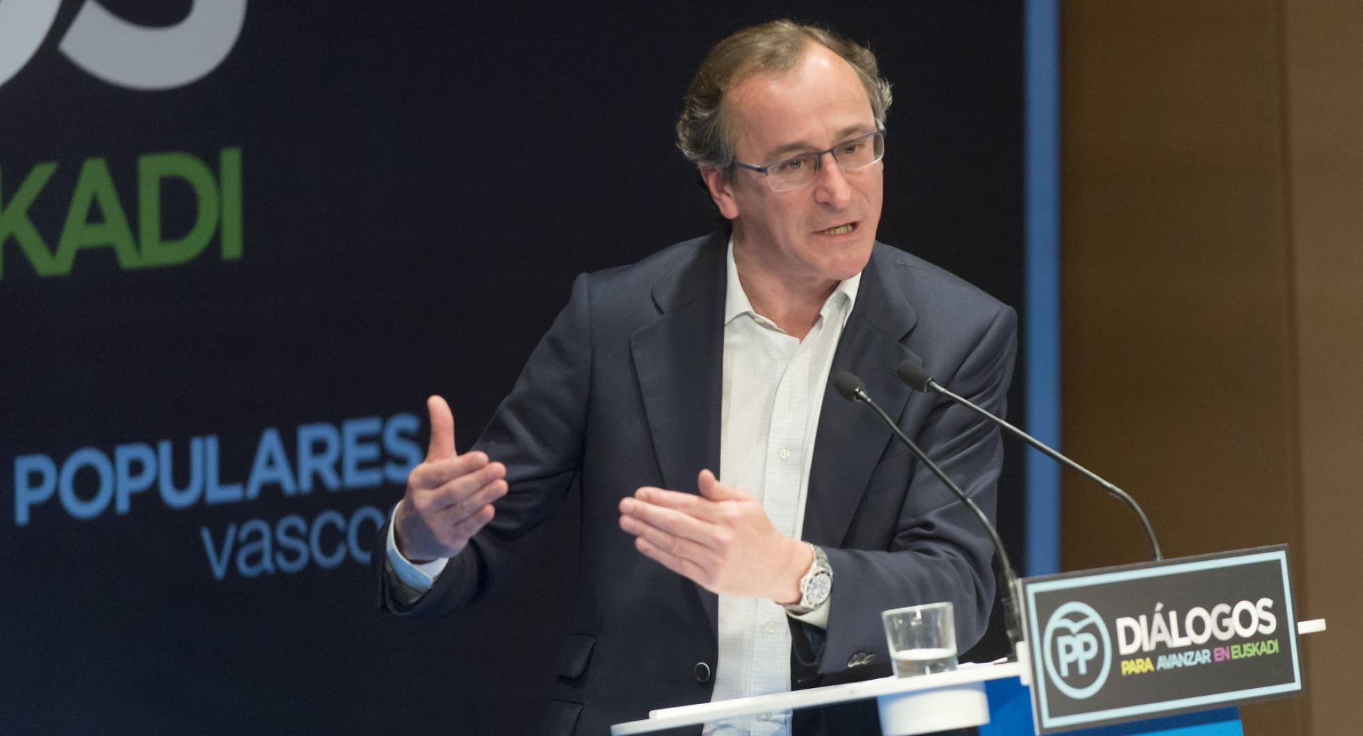 El presidente del PP vasco y ministro de Sanidad, Servicios Sociales e Igualdad en funciones. El presidente del PP vasco y ministro de Sanidad, Servicios Sociales e Igualdad en funciones.