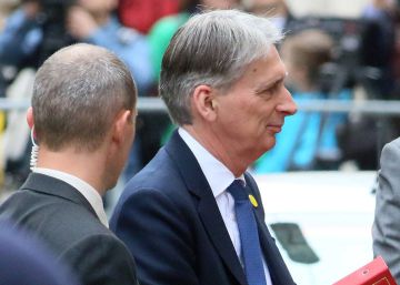 Exteriores dice que el ministro británico no pidió permiso para sobrevolar España Exteriores dice que el ministro británico no pidió permiso para sobrevolar España