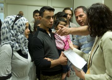 Arriba a Espanya el primer grup de 20 refugiats ressituats des de Grècia