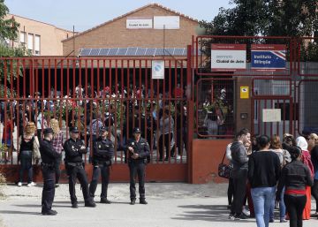 Los institutos acusan a Madrid de usar de “chivo expiatorio” al director del centro de Arancha