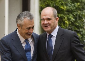 Chaves y Griñán comparecen ante la comisión por los cursos de formación Chaves y Griñán comparecen ante la comisión por los cursos de formación