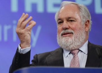 Arias Cañete se explica ante la Eurocámara por Acuamed y Panamá Arias Cañete se explica ante la Eurocámara por Acuamed y Panamá