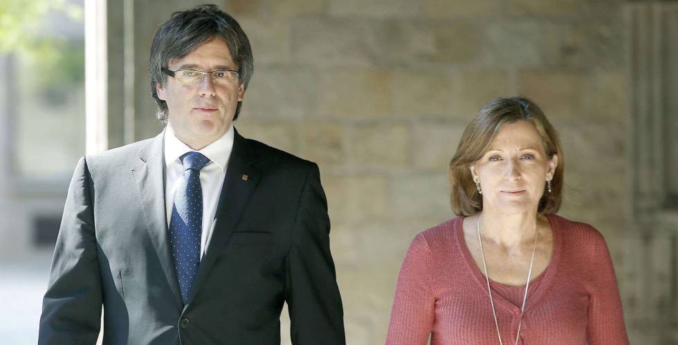 Carles Puigdemont y la presidenta del Parlament, Carme Forcadell.