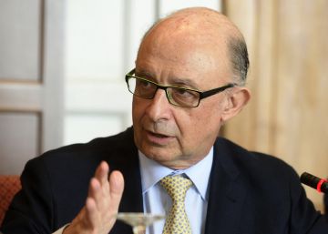 El PSOE pide la comparecencia de Montoro por el techo de gasto