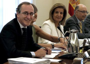 Alfonso Alonso asiste a su último Consejo de Ministros antes de ser candidato