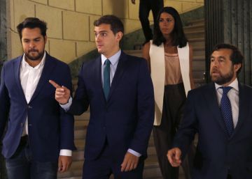Ciudadanos avisa a Rajoy ante su cita con Rivera de que no se moverá de la abstención Ciudadanos avisa a Rajoy ante su cita con Rivera de que no se moverá de la abstención