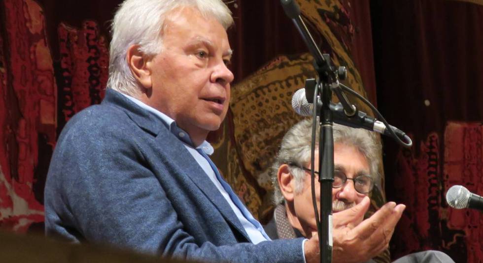Felipe González: “La decisión de Rivera es el primer acto de responsabilidad política desde las elecciones” Felipe González: “La decisión de Rivera es el primer acto de responsabilidad política desde las elecciones”