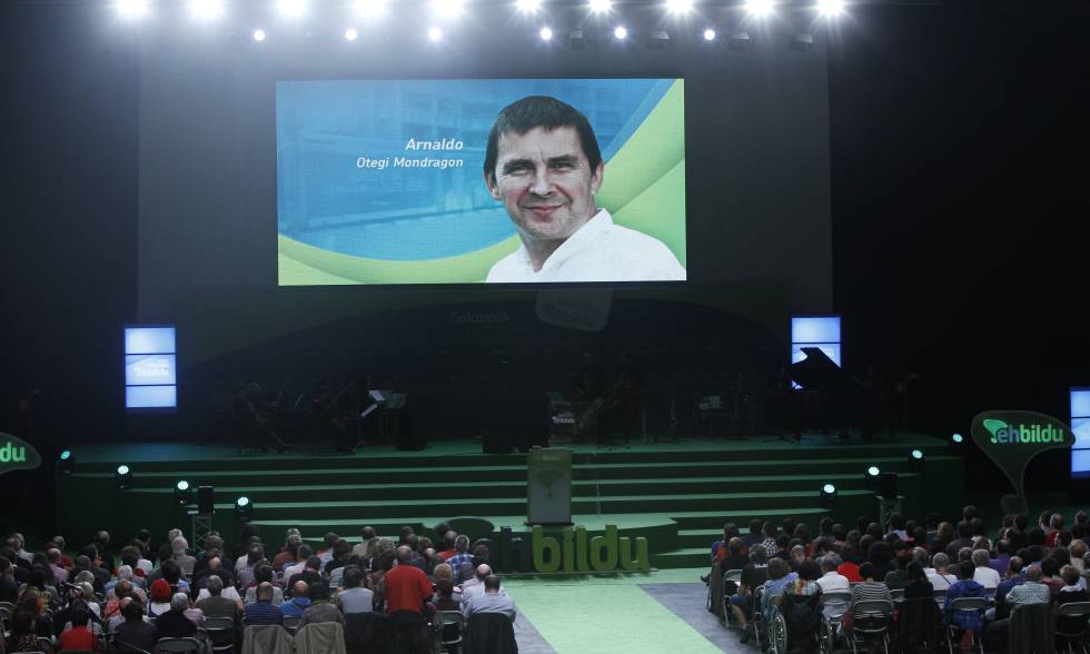 Otegi durante el mensaje de vídeo que ofreció desde la cárcel en 2012