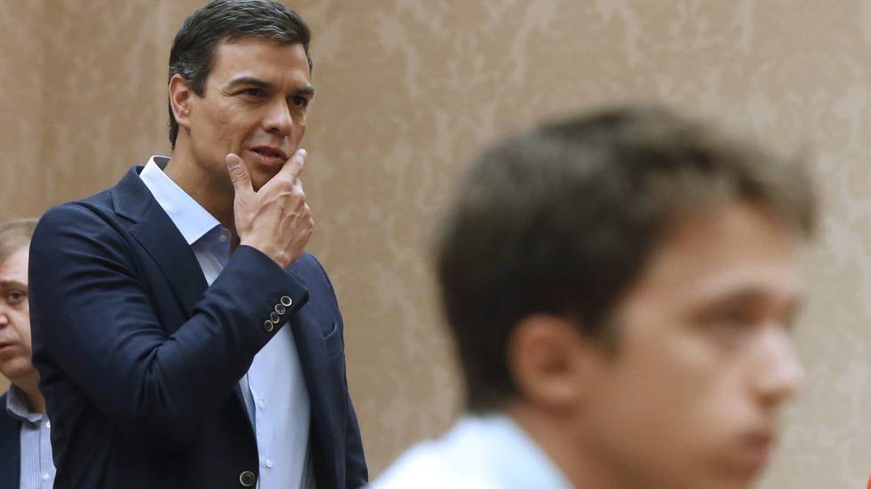 El PSOE insiste en el ‘no’ a Rajoy, sin
un plan alternativo a las elecciones El PSOE insiste en el ‘no’ a Rajoy, sin
un plan alternativo a las elecciones
