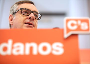 Rivera pedirá al PP primarias y un bloque social para presionar al PSOE Rivera pedirá al PP primarias y un bloque social para presionar al PSOE