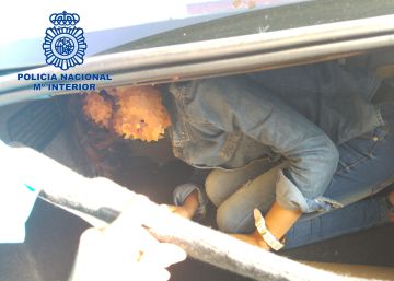 Detenidos dos hombres que ocultaban a una joven en el maletero Detenidos dos hombres que ocultaban a una joven en el maletero