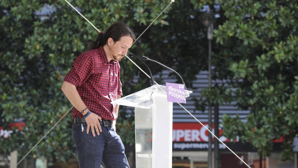 Pablo Iglesias interviene en un mitin de la campaña vasca junto a la candidata a lehendakari, Pili Zabala