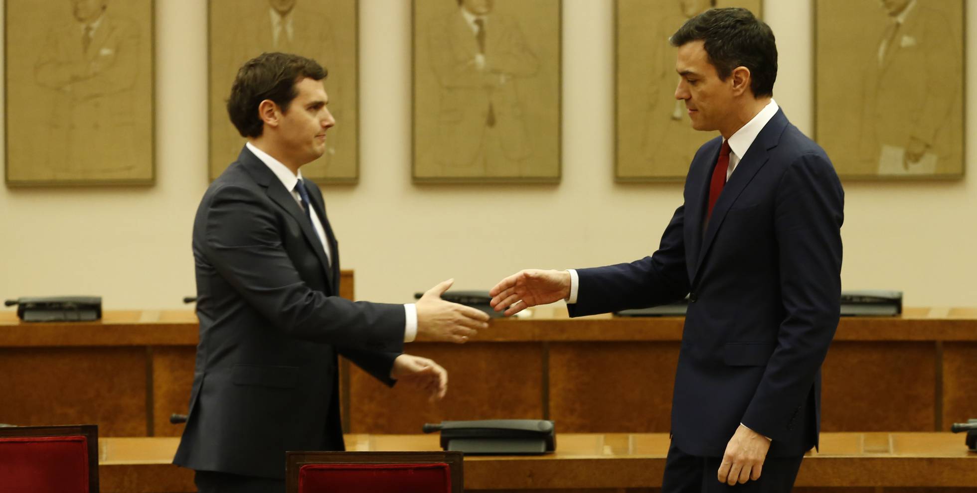 Albert Rivera y Pedro Sánchez, en febrero tras firmar un pacto de gobierno. Albert Rivera y Pedro Sánchez, en febrero tras firmar un pacto de gobierno.