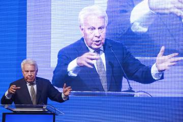 El expresidente del Gobierno Español Felipe González interviene en el quinto seminario