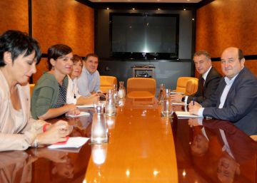 Otegi advierte de que un pacto PNV-PSE sería “contra el derecho a decidir” Otegi advierte de que un pacto PNV-PSE sería “contra el derecho a decidir”