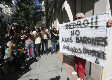 Los partidarios de Pedro Sánchez se declaran Ejecutiva del PSOE “en funciones” Los partidarios de Pedro Sánchez se declaran Ejecutiva del PSOE “en funciones”