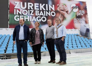 Urkullu acusa a quienes defienden vías unilaterales de “infantilismo político” Urkullu acusa a quienes defienden vías unilaterales de “infantilismo político”