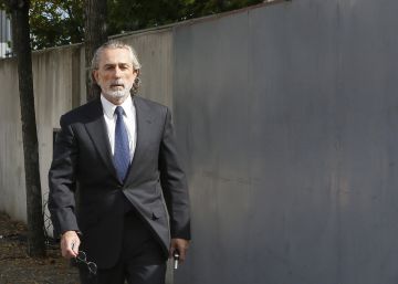Francisco Correa camina hacia la sala del jucio de la trama Gurtel. Francisco Correa camina hacia la sala del jucio de la trama Gurtel.