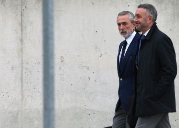 Él me miraba, yo le miraba Él me miraba, yo le miraba