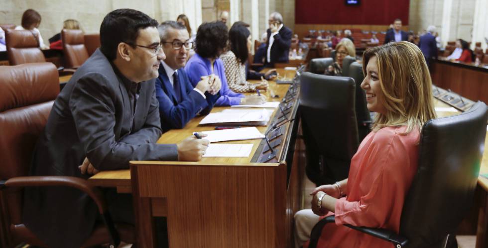 El portavoz la gestora del PSOE, Mario Jiménez, y Susana Díaz.
