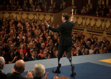 U.S. physicist Hugh Herr is applauded after receiving the 2016 Princess of Asturias award for Technical and Scientific Research from Spain's King Felipe, alongside Queen Letizia during a ceremony at Campoamor theatre in Oviedo, northern Spain October 21, 2016. REUTERSVincent West U.S. physicist Hugh Herr is applauded after receiving the 2016 Princess of Asturias award for Technical and Scientific Research from Spain's King Felipe, alongside Queen Letizia during a ceremony at Campoamor theatre in Oviedo, northern Spain October 21, 2016. REUTERSVincent West