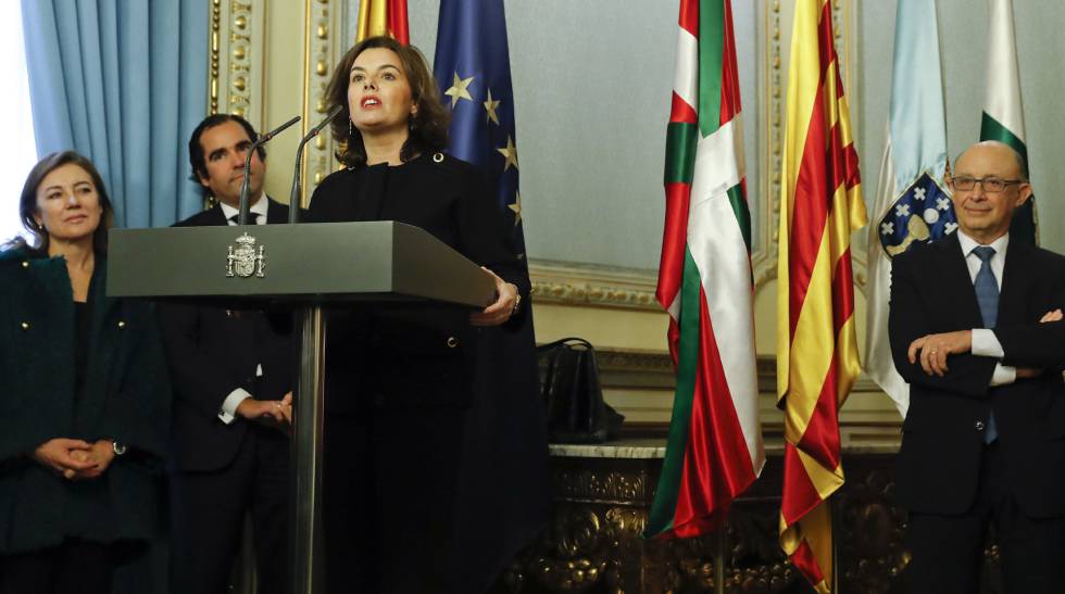 Rajoy encomienda a Santamaría el control político y sobre Cataluña Rajoy encomienda a Santamaría el control político y sobre Cataluña