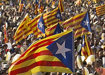 La fiscalía pide citar a 5 personas por quemar fotos del Rey en la Diada La fiscalía pide citar a 5 personas por quemar fotos del Rey en la Diada