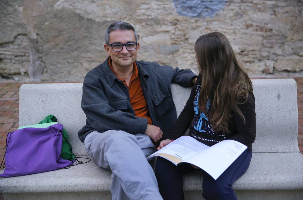 Marius Fullana y su hija, que secundan la 'huelga'.