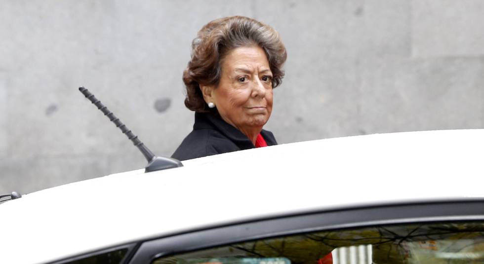 La senadora Rita Barberá llega al Tribunal Supremo a declarar por las presuntas irregularidades del PP de Valencia.