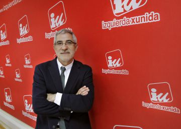 Llamazares carga contra Garzón: “Asimilar eurocomunismo a populismo es historia ficción” Llamazares carga contra Garzón: “Asimilar eurocomunismo a populismo es historia ficción”