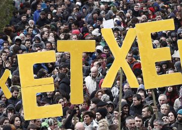 Miles de personas protestan contra la detención de los agresores de Alsasua Miles de personas protestan contra la detención de los agresores de Alsasua
