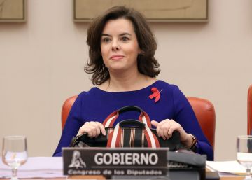 Santamaría elude fechar la reforma de la Constitución que pide la oposición Santamaría elude fechar la reforma de la Constitución que pide la oposición