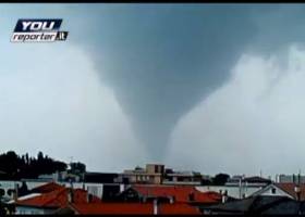 Un tornado causa daños materiales en Palos de la Frontera Un tornado causa daños materiales en Palos de la Frontera