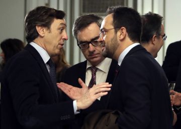 Los pactos entre PP y PSOE aíslan a Podemos y Ciudadanos