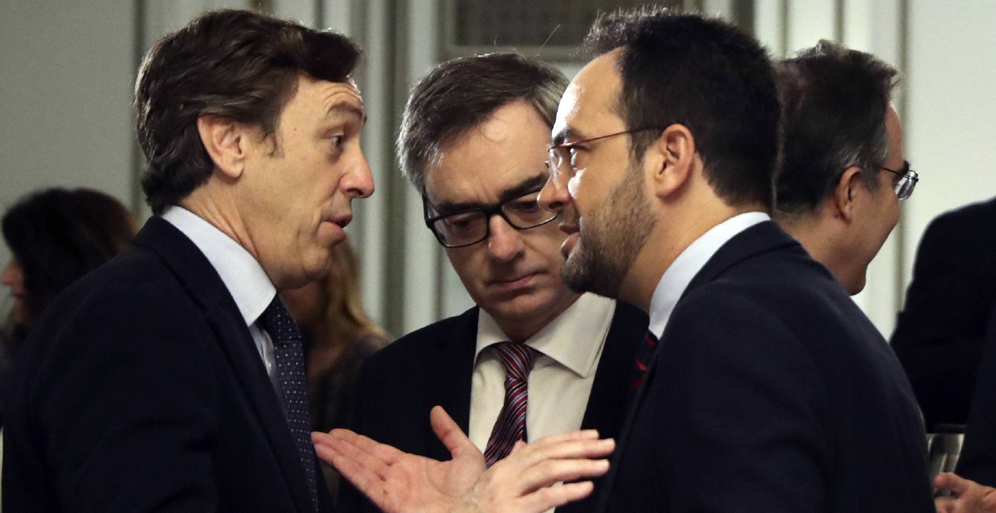 Rafael Hernando y Antonio Hernando y José Manuel Villegas, este viernes. Rafael Hernando y Antonio Hernando y José Manuel Villegas, este viernes.