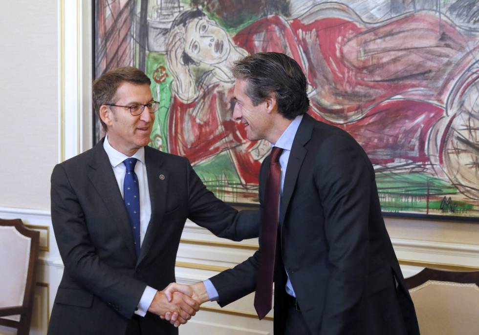 Feijóo y De la Serna, durante su reunión en Santiago.