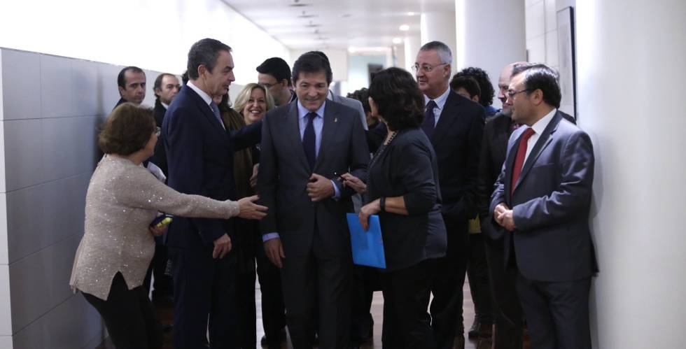 Zapatero y Fernández durante el aniversario de la ley de Dependencia. Zapatero y Fernández durante el aniversario de la ley de Dependencia.