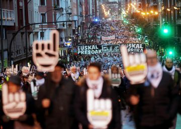 Una multitudinaria marcha exige el acercamiento de los presos de ETA al País Vasco