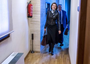 Cospedal demana perdó “en nom de l’Estat” a les víctimes de l’accident del Yak-42