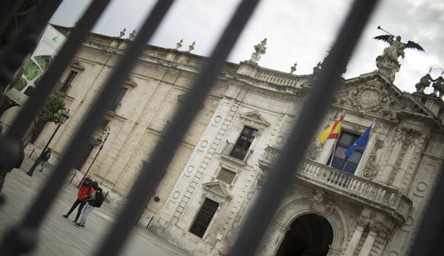 Entrada al rectorado de la Universidad de Sevilla.